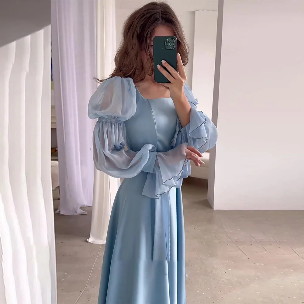 فستان نسائي من الساتان بأكمام منفوخة وياقة مربعة